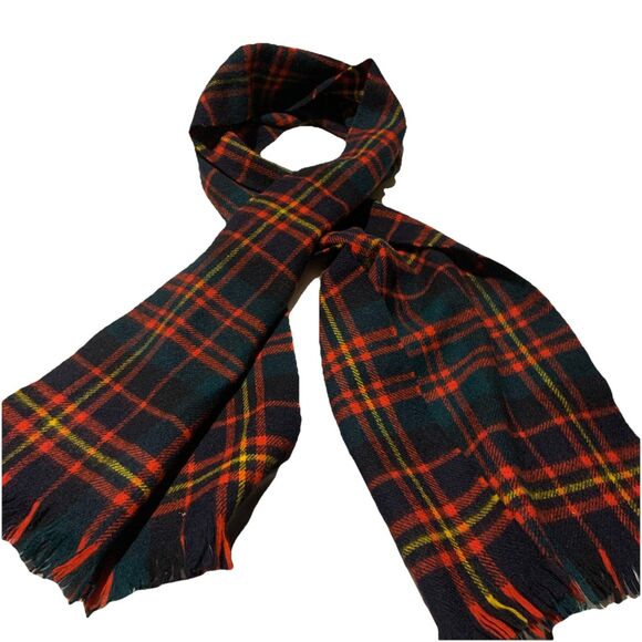 Johnstons of Elgin Wool Tartan Fringe Scarf Made in Scotland Erracht Cameron - Picture 2 of 4